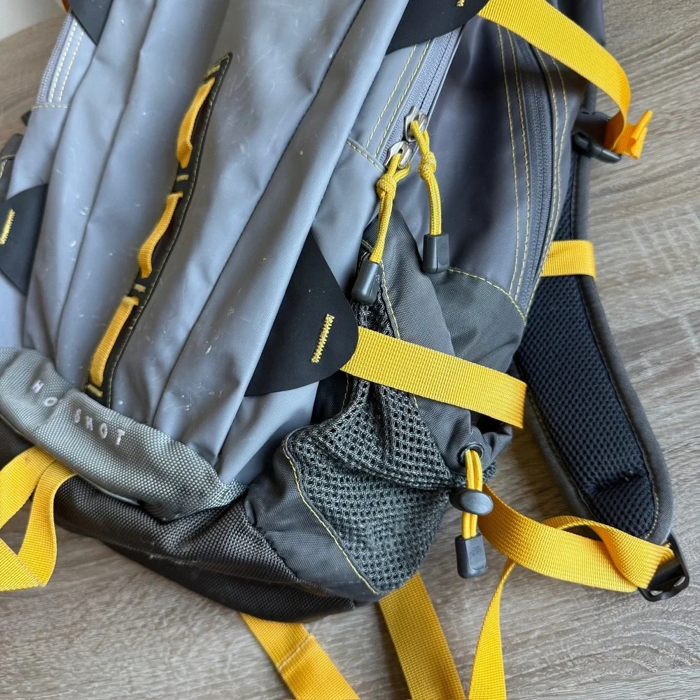 The North Face Hot Shot Backpack Grey Yellow Hiking Daypack T196 T596 RN61661